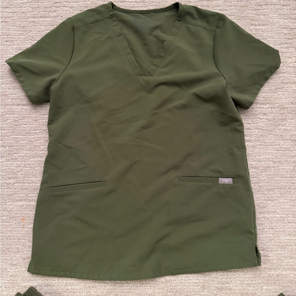 FIGS Dark Olive Scrub Set Top Jogger Pants - Picture 3 of 6